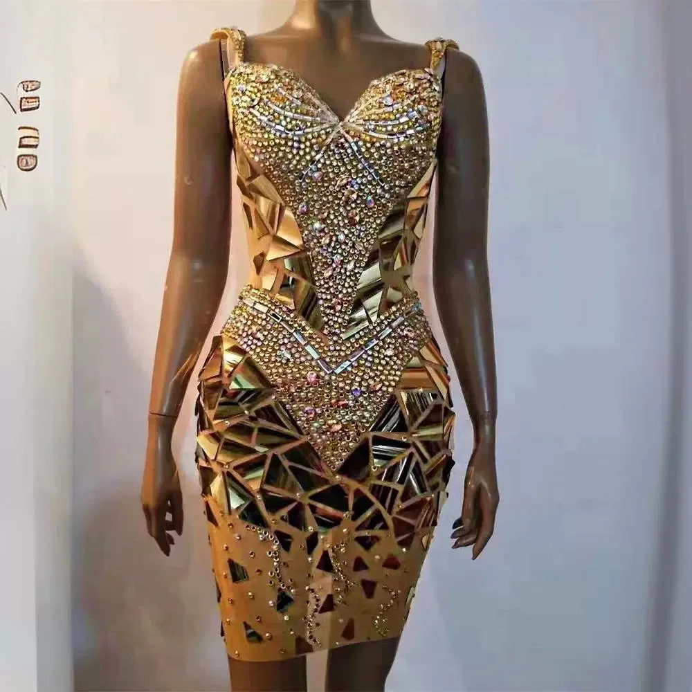 Рисунок 3 - Платья для женщин 2025 Гламурное