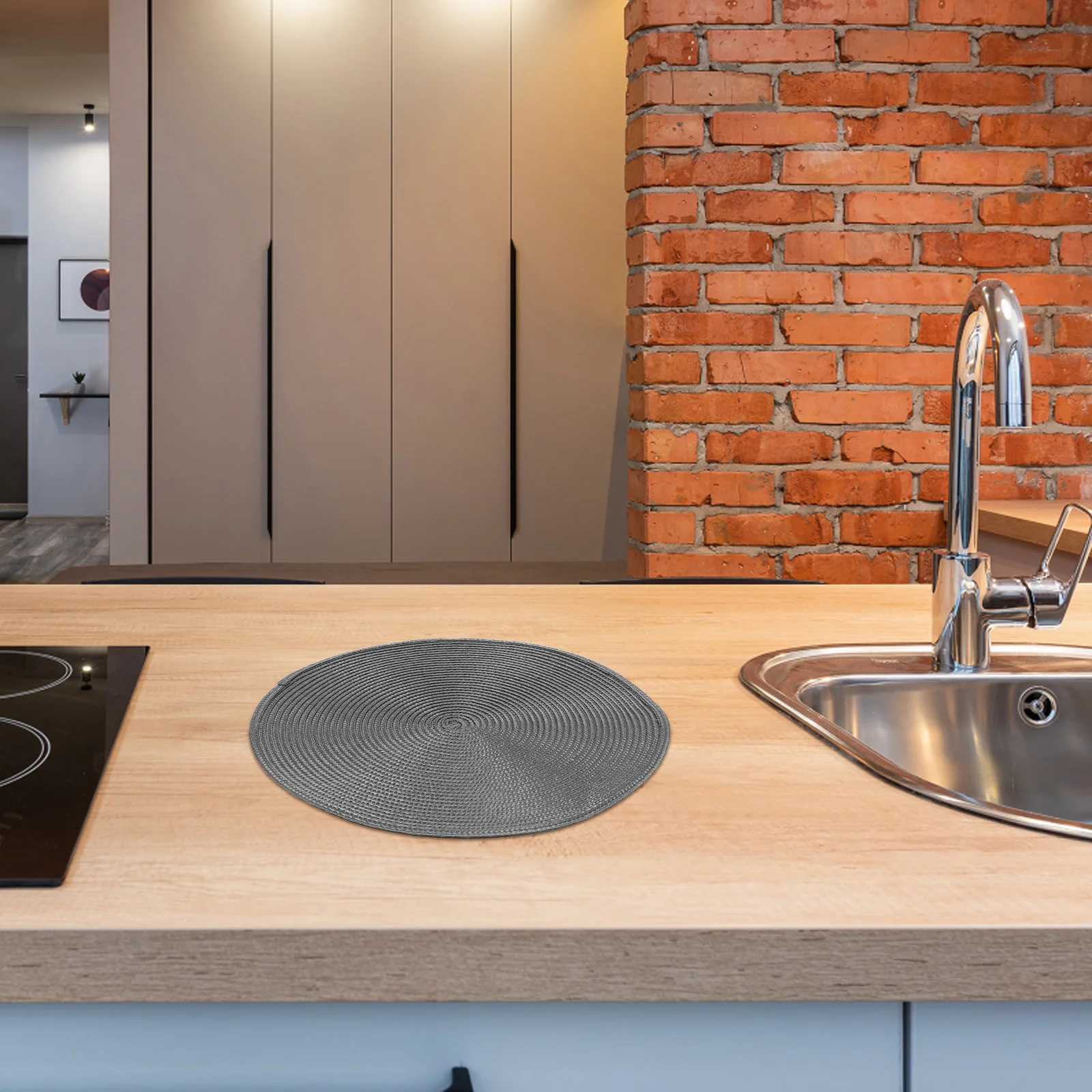 

6Pcs Round Heat Resistant Plastic Woven Placemats Non Slip Dining Table Pads American Style Circle Table Covers for Family Meals