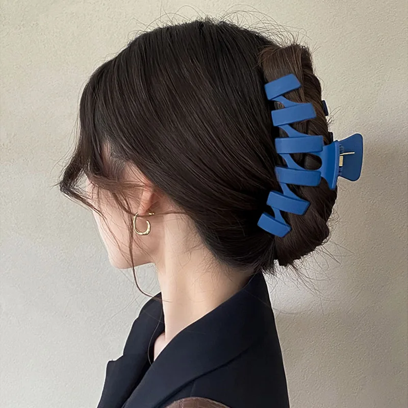 Vintage-Haarspange aus gefrostetem Kunststoff mit geometrischem Design für Damen, elegante Haarspange für langes, dickes Haar, modische Haar-Accessoires – Detail 7