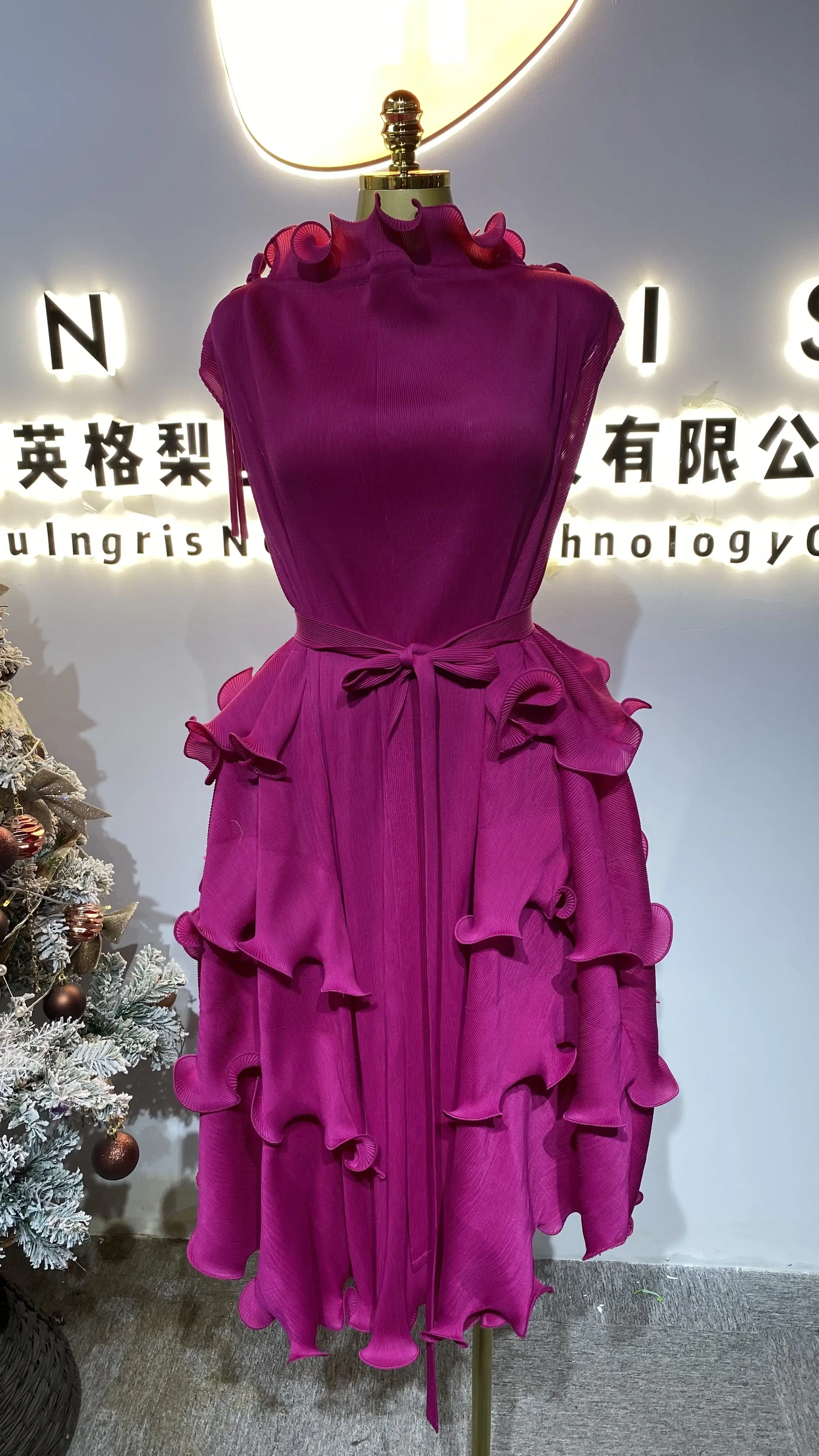 

High-quality ruffled sleeveless women's summer dress with belted hem and pleated details.-GZXX661