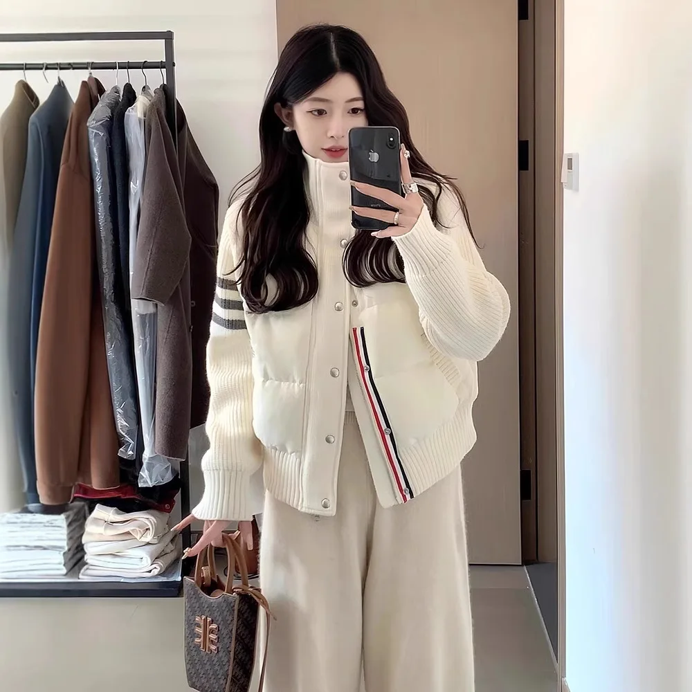 

2025 Winter Women's Short Padded Down Jacket Korean Style Loose Fit with Three-Stripe Knit Sleeve Fashion Outerwear Coat