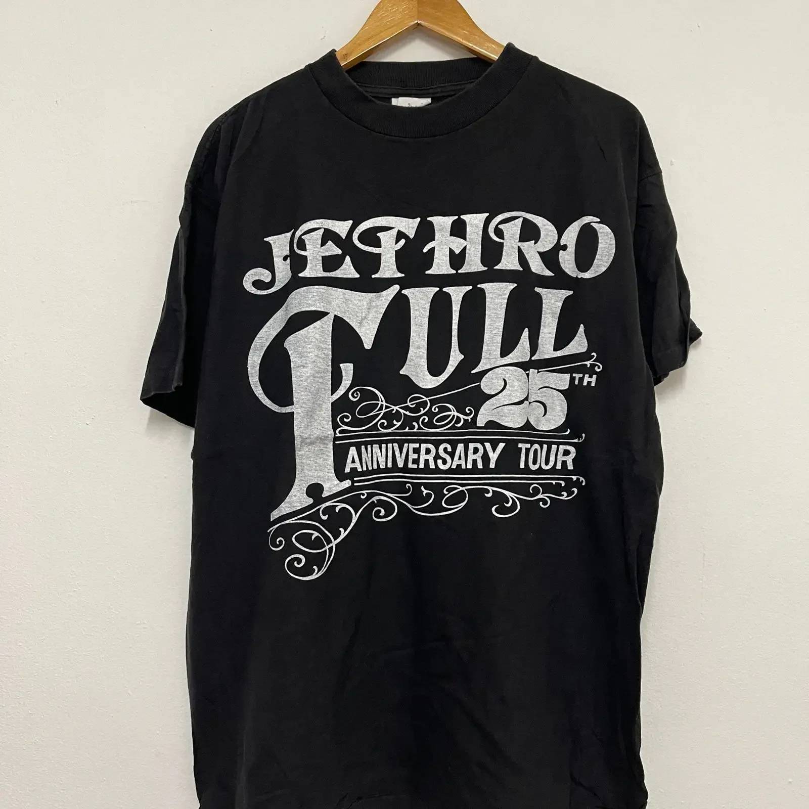 Vintage 90 s Jethro Tull 25th Anniversary Tour T Shirt Progressive Rock Streetwear Band Black XL vintage Washed graphic Soft