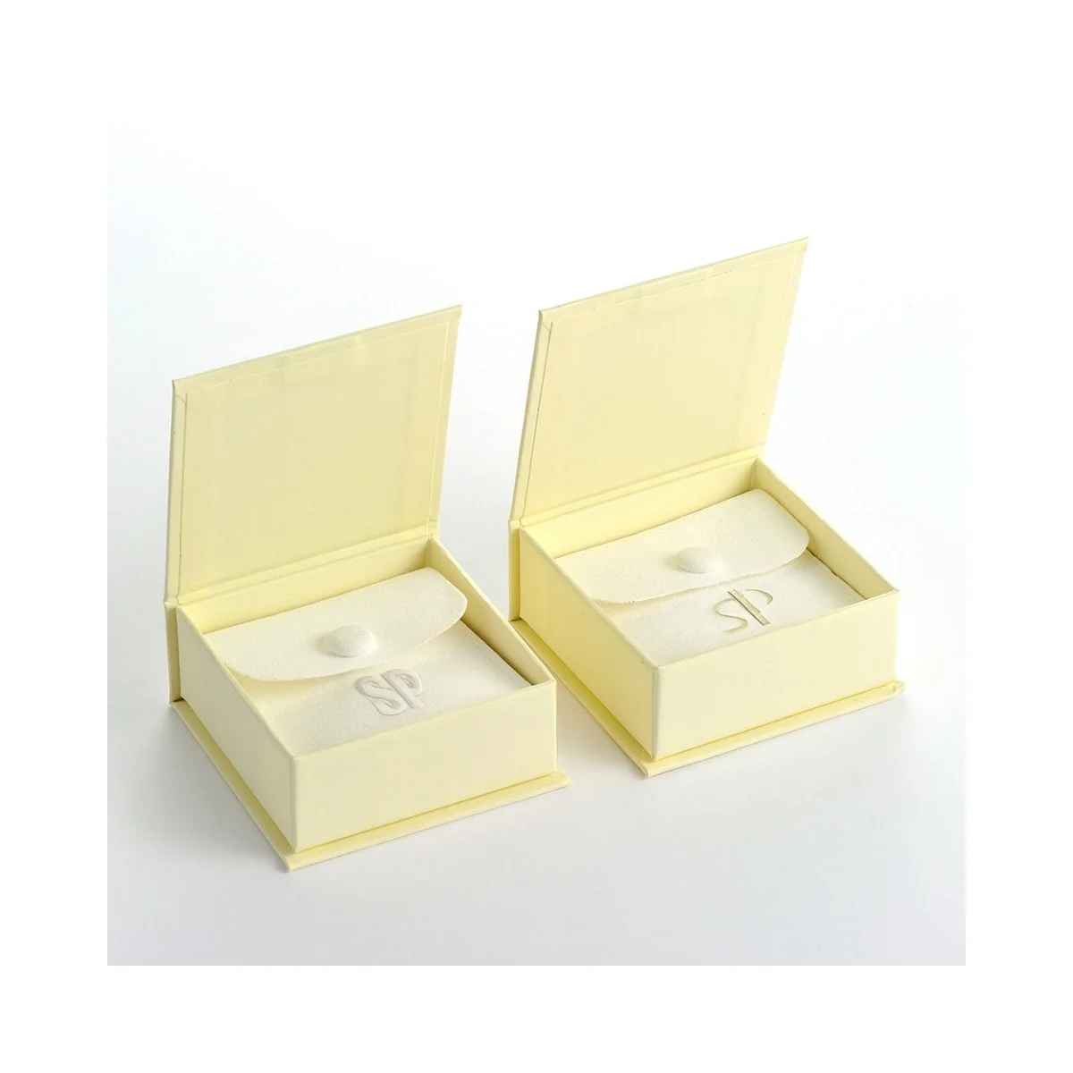 

SHEEPSEW Custom Gold Logo Book Style Paper Jewelry Magnetic Packaging Box With Insert for Earring Necklace Ring Display Beige