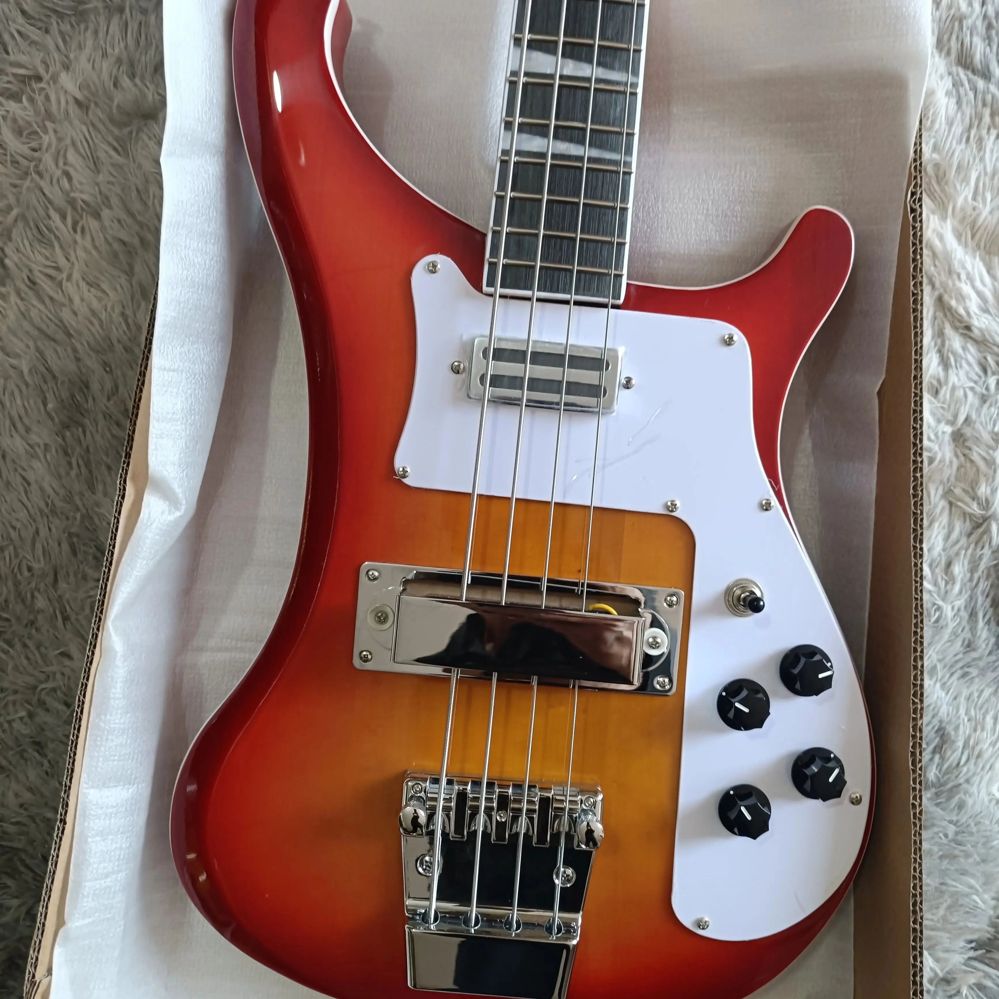 

Красная бас-электрогитара 4003, 4 s, корпус из цельного дерева, белая накладка, бесплатная доставка