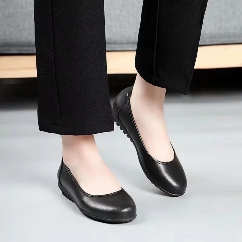 Fashion 2026 New Women's Genuine Leather Work Shoes, Comfortable Office & Commuting Shoes Outdoor Shoes