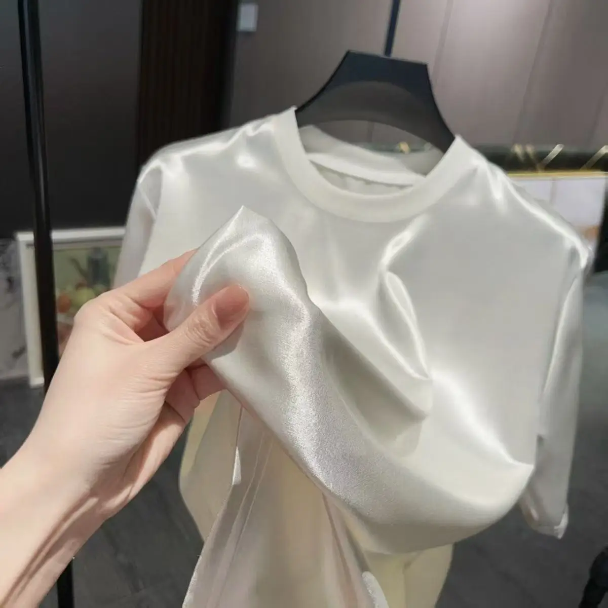 Sommerliches Acetat-Satin-T-Shirt für Herren, leichtes, glänzendes T-Shirt für Herren und Damen, hautfreundlich, trendig, hochwertig, bequemes Strand-Shirt