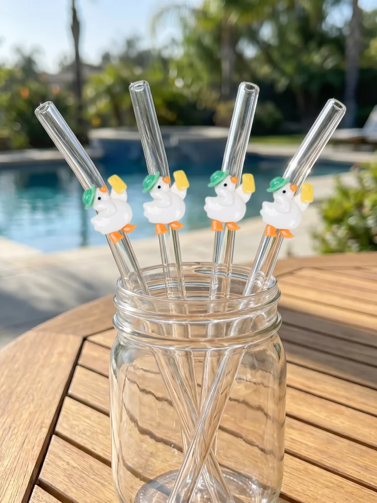 Cute Duck Curved Glass Straw，Reusable for Smoothies, Cocktails, Pool Parties, Beach. Adorable Gift for Valentine’s, Christmas