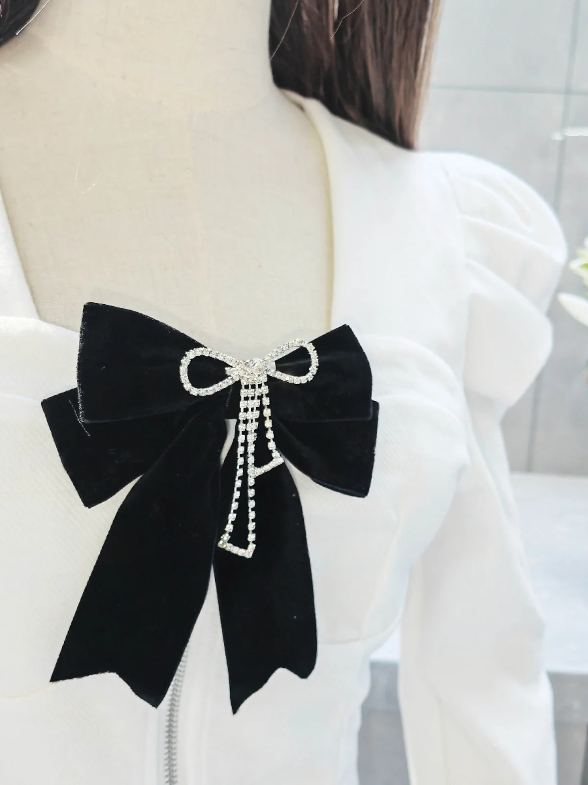 Faionable Bla Velvet Bow Tie Women's irt Collar Brooch Pin Floral Accory Retro Briti Sle Newear Faionable