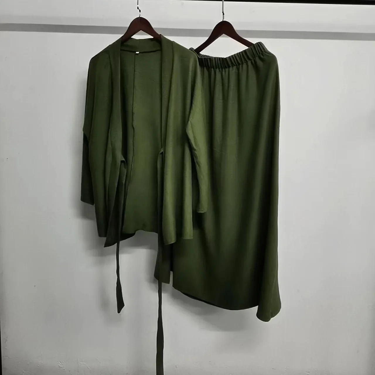 

Модный скромный мусульманский одинаковый комплект, комплект из 2-х предметов, женское кимоно, топы на шнуровке, юбка, костюм, Дубай, Турция, кафтан, Абая, Рамадан, наряды