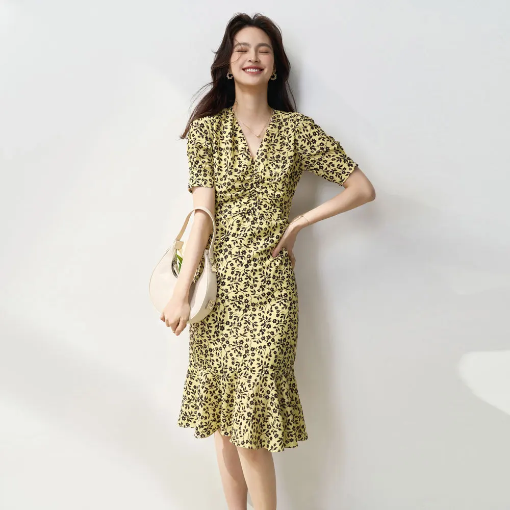 

Флагманский магазин одежды Chuzhou Enghong: Летнее трикотажное платье с мелким цветочным принтом, нежной плиссировкой и эффектом утончения талии, модель 25 Fre