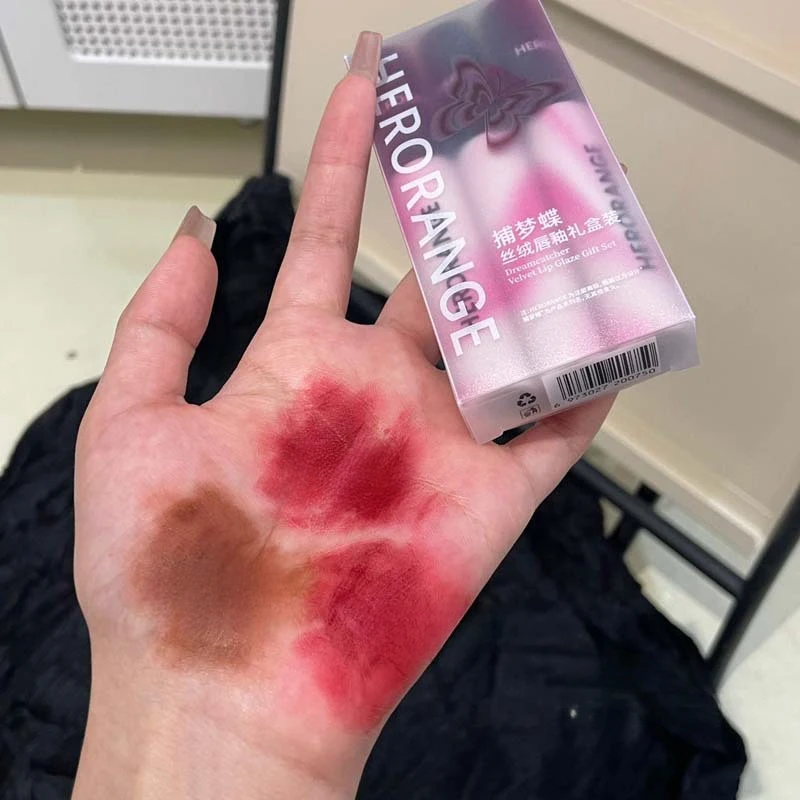 

Высококачественный набор из трех матовых помад-блесков для губ HERORANGE Dreamcatcher Velvet Lip Glaze Lip Mud для женщин.