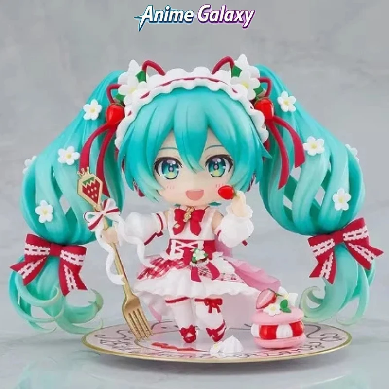 

Cartoon Singer 15th Anniversary Q Version Strawberry Cake Doll, Articulated Movable Joints, Changeable Face Anime Figure, Deskto