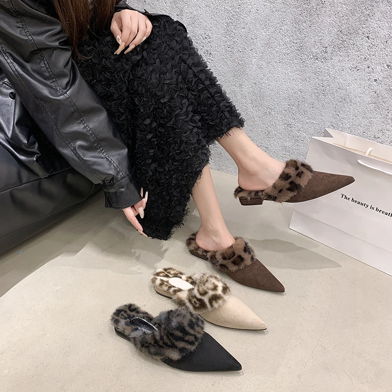

Baotou Fuzzy Fleece Pointed Toe Slippers 2025 Flat Bottom New Fashion Outside Wear Cotton Slippers