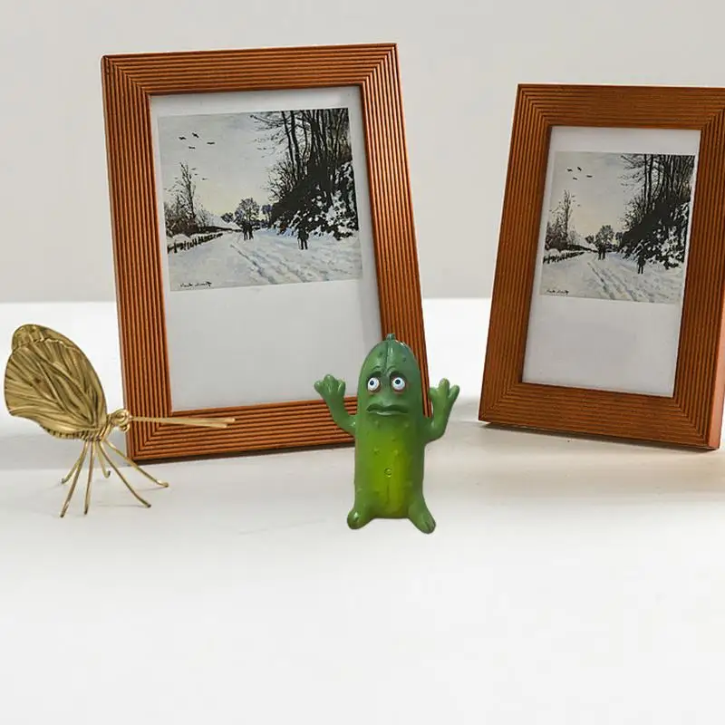 Pickle In Jar Figurine Miniature Glass Screaming Pickle Funny Emotional Support Small Pickle In A Jar Stylish & Funny Cucumbers