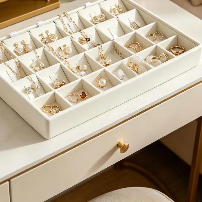 91AF Sophisticated White Leather Tray For Showing And Arranging Delicate Jewelry In Simple
