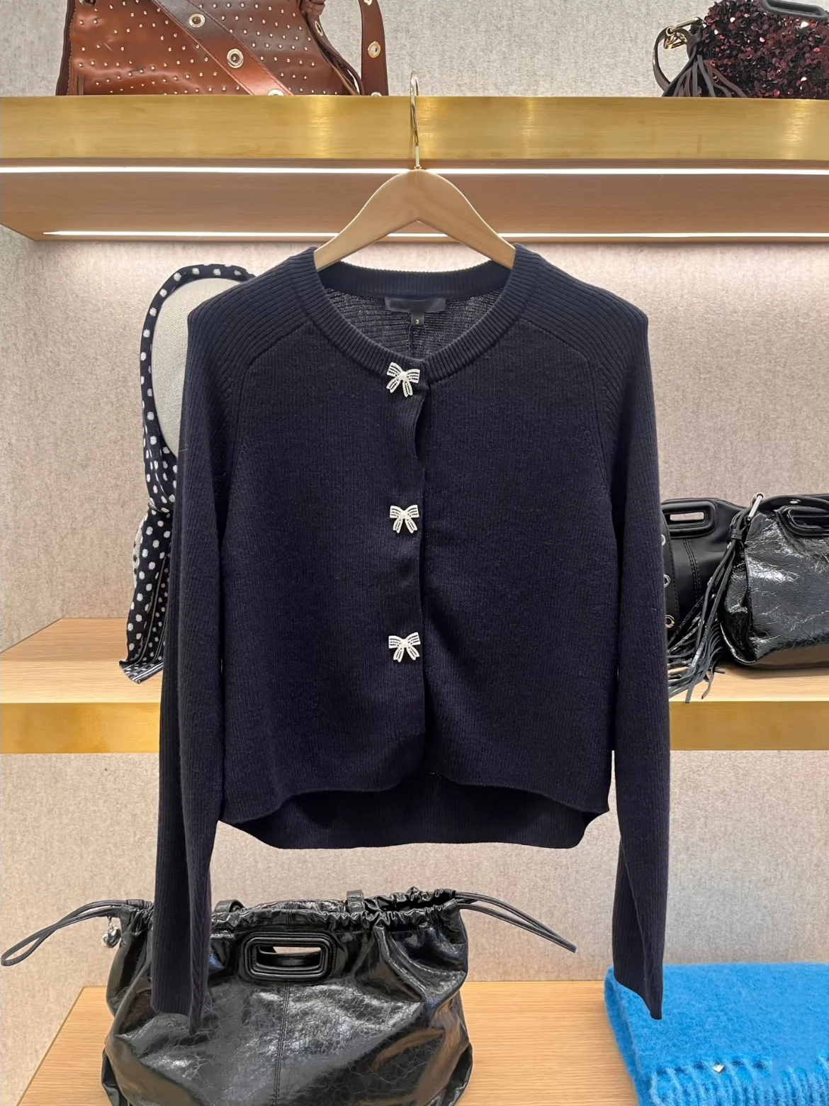 

Ele Bla ort Knit Sweater with Knot And Water Diamond HEIDD M Home Early Spring 2026 Faion Ladies Sweater