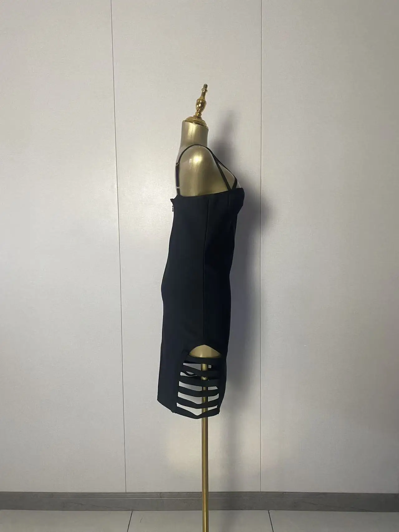 2025 nuevas mujeres Sexy sin mangas Halter negro Midi vestido ajustado 2025 elegante Club de noche vestidos de fiesta de cumpleaños de lujo