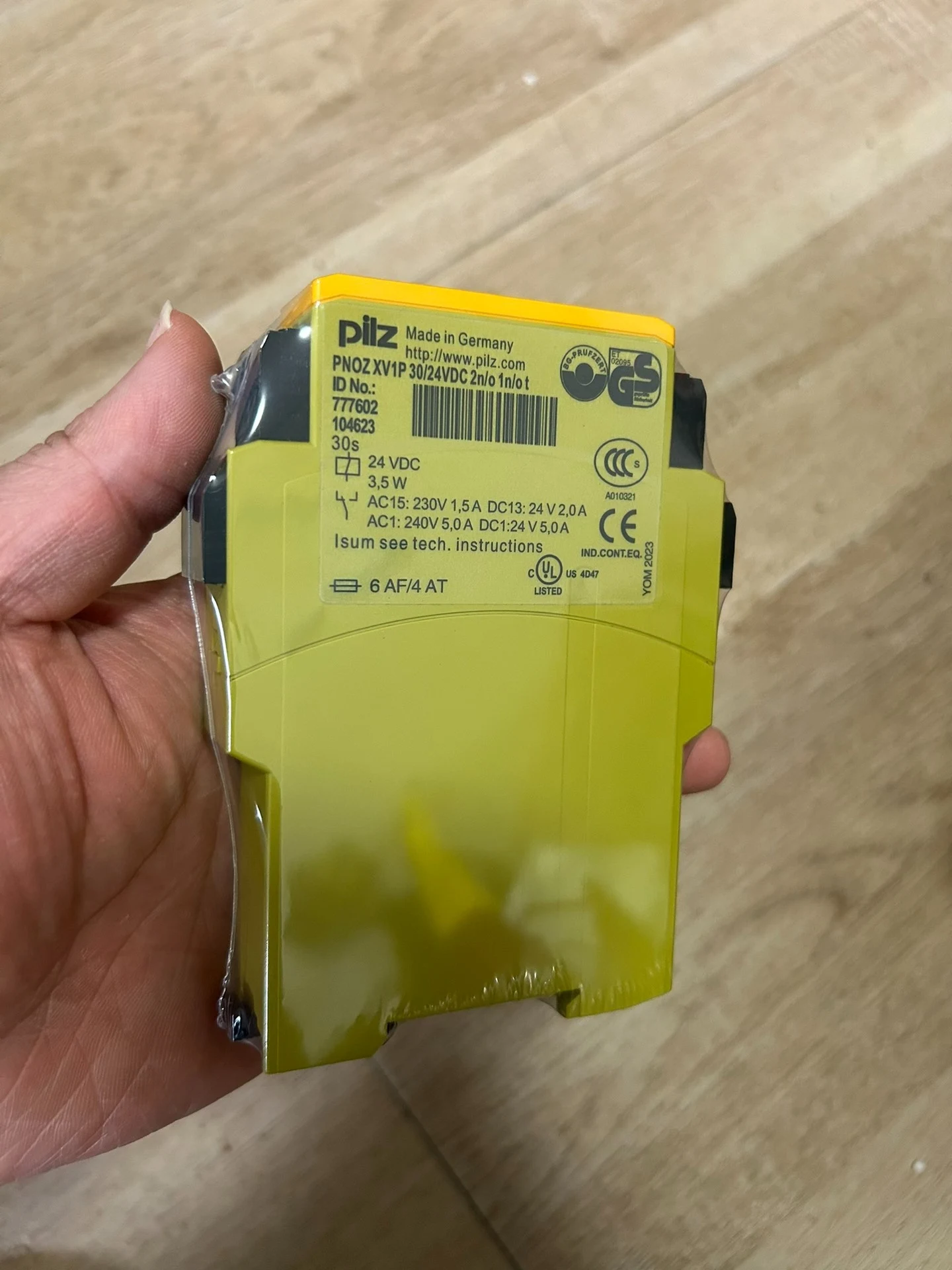 Pilz Safety Relay XV1P 77760 in Stock
