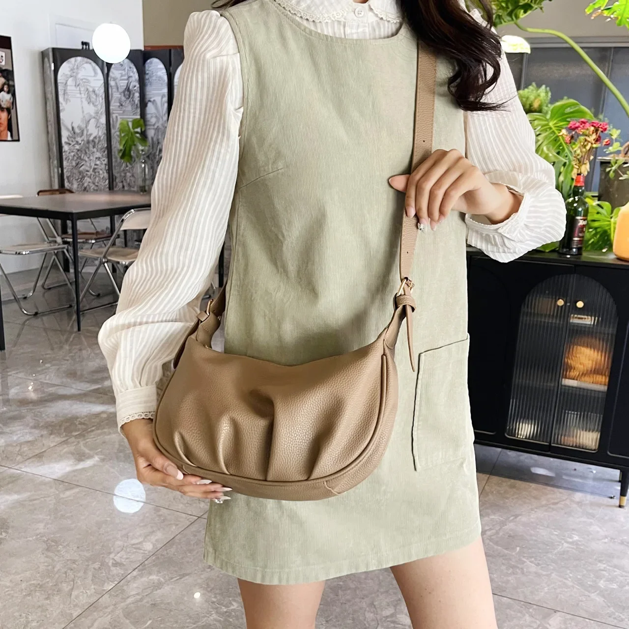 حقيبة هوبو سوداء لعام 2025 للنساء، حقيبة كتف تحت الإبط من حبوب الليتشي، محفظة كروس متعددة الاستخدامات، أنيقة جدًا وبسيطة #3