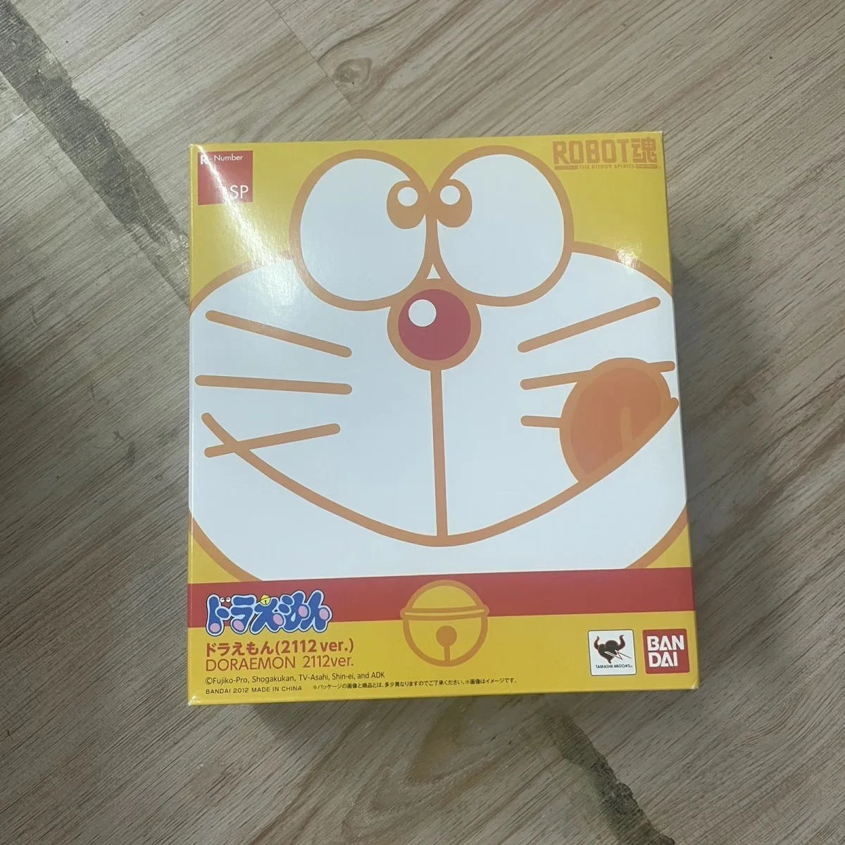

golden electroplated Doraemon mechanical cat figure