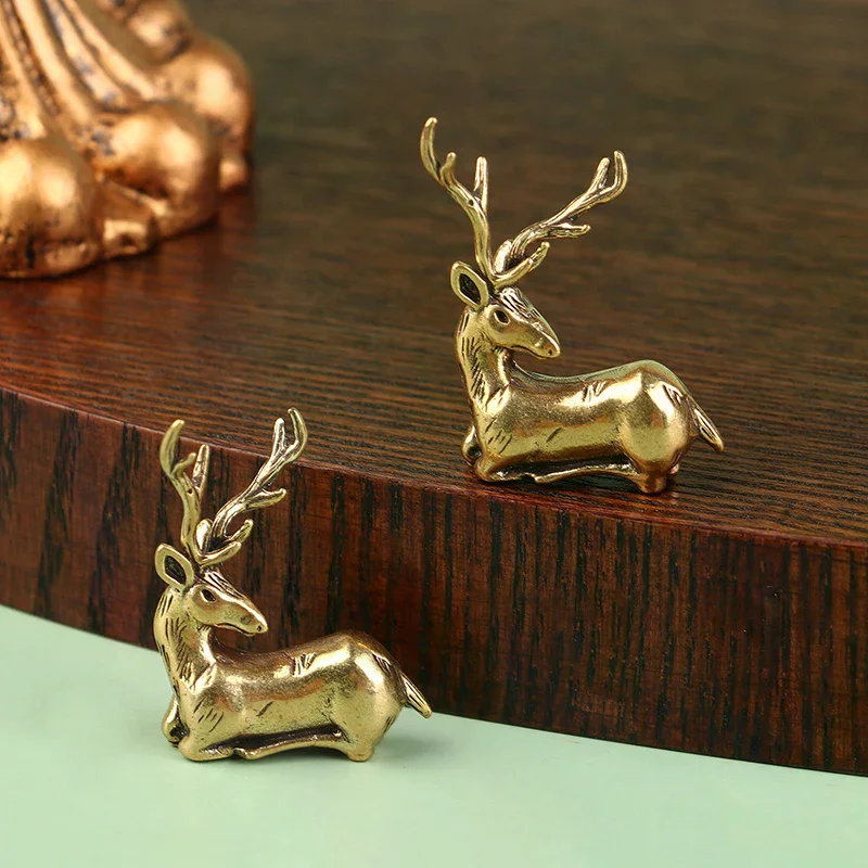 Figurine miniature rétro en laiton de cerf de Noël, accessoires de décoration de festival, mini statue de cerf, ornement de bureau, 1 pièce