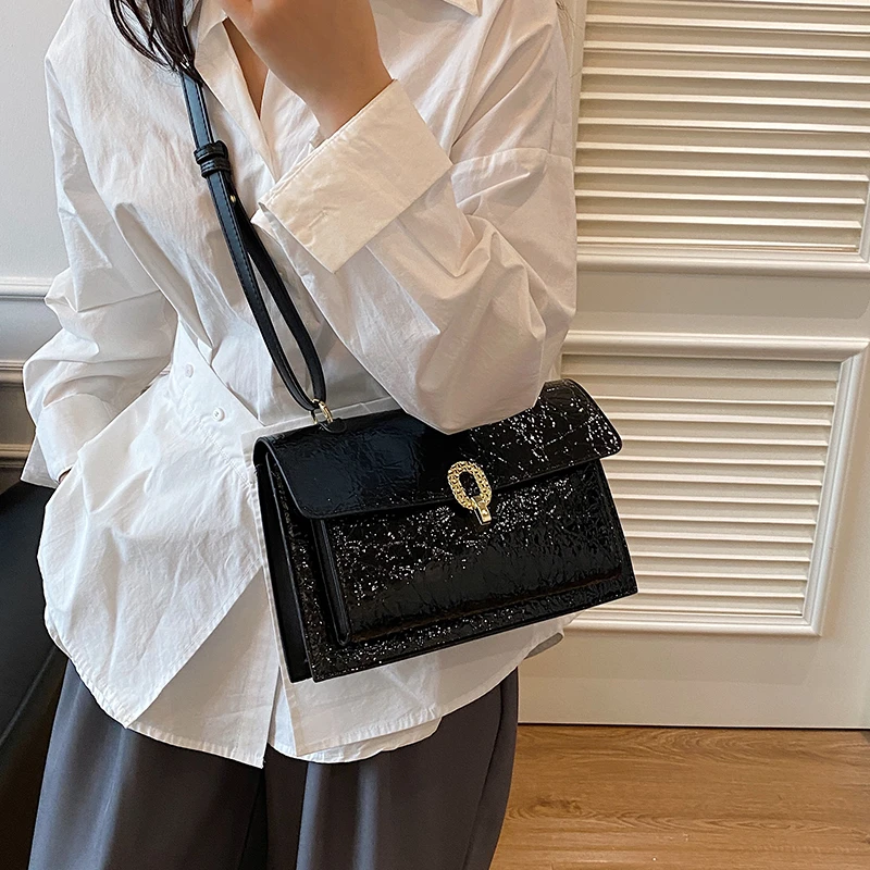 

Chic Minimalist Casual Leather Crossbody Bag With Solid Color Large Capacity Trendy Style For Women Everyday Shopper