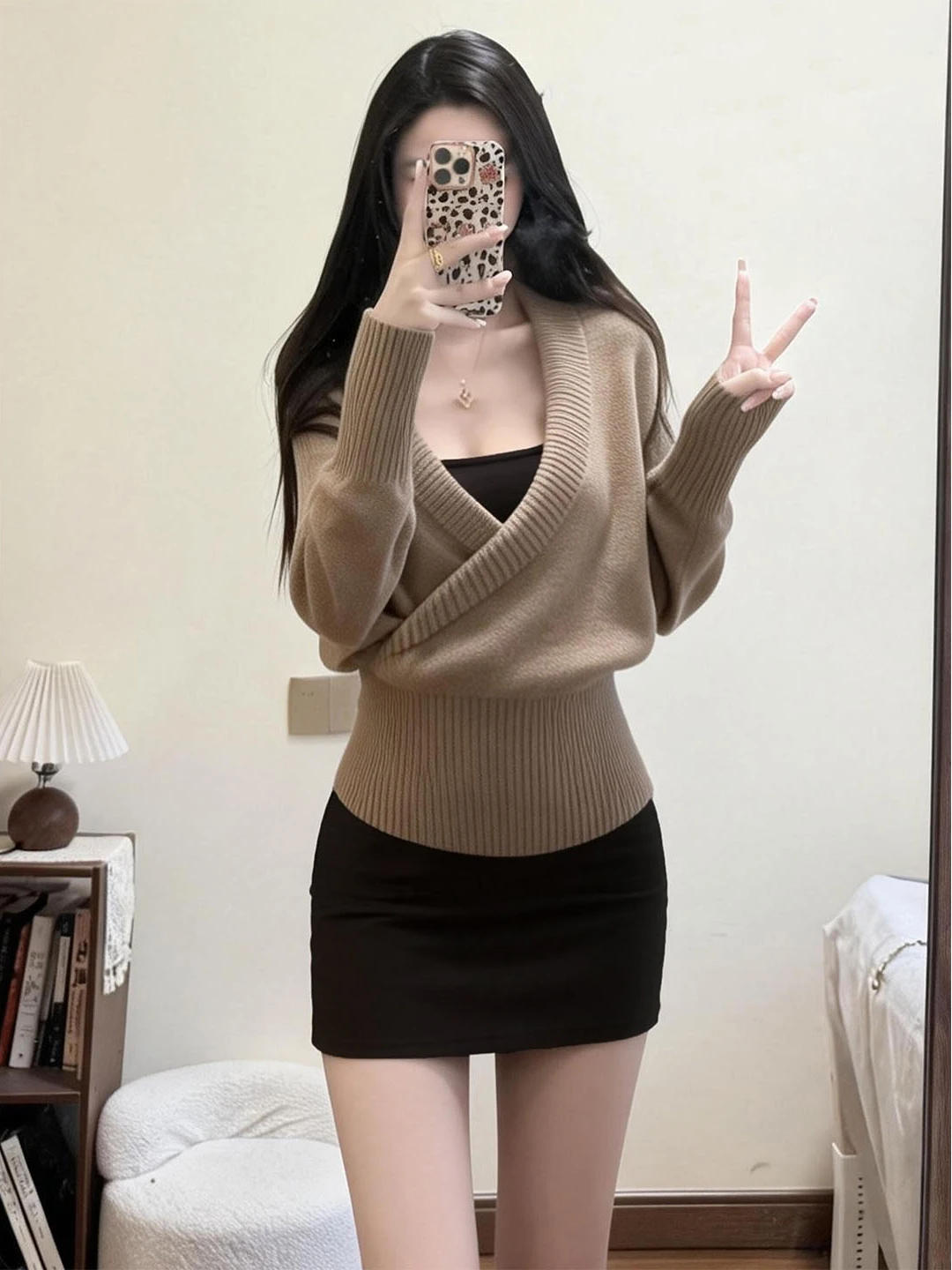 

Elegant V-Neck Long Sleeve Knitwear Women's New Korean Style Slim Fit High Waist Belted Inner Wear Short Skirt Three Piece Set