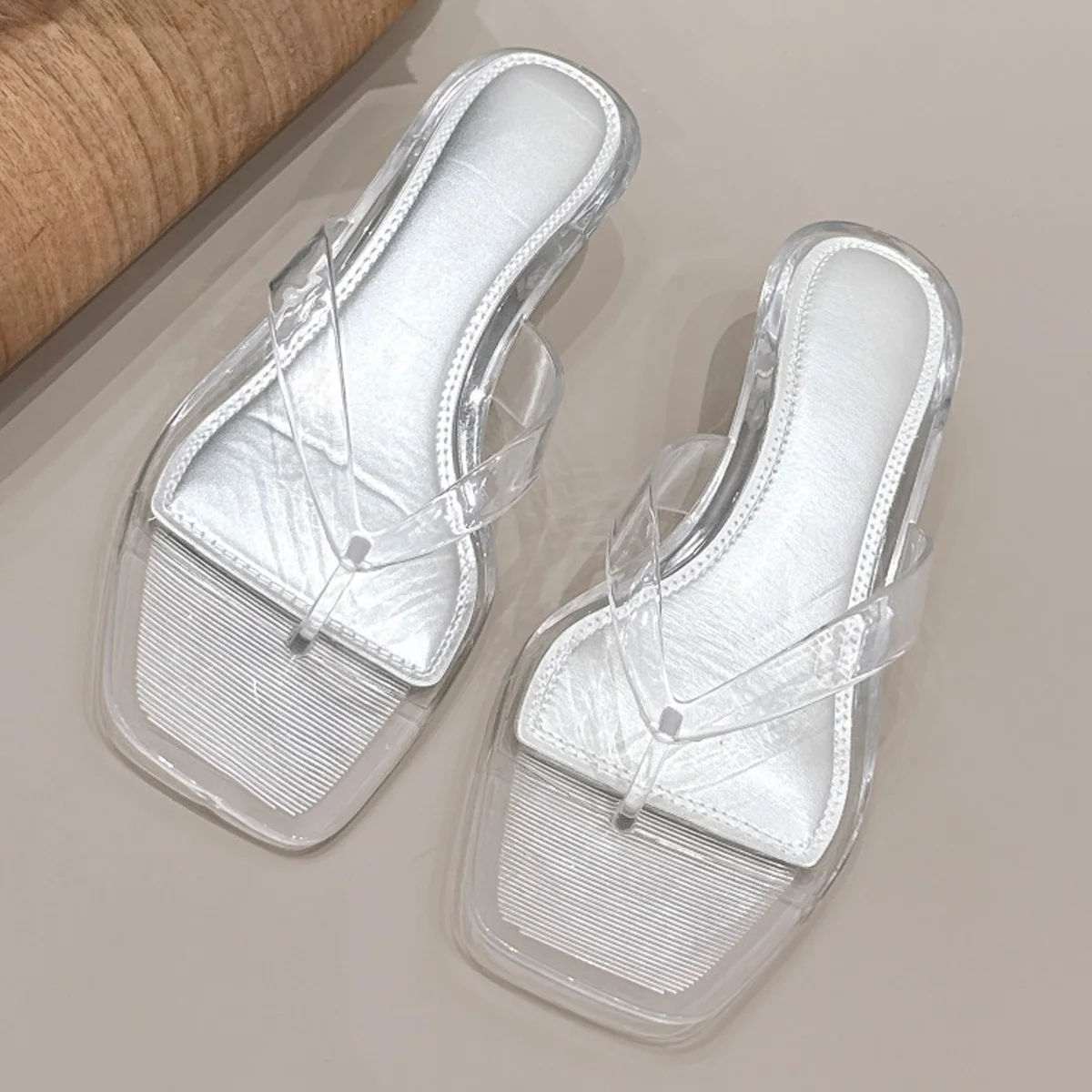 

2026 Women's Clear TPU Thong Square Toe Mini Heel Mule Sandals, Casual Slip-On Heels for Summer & Daily Outings YYT26041936