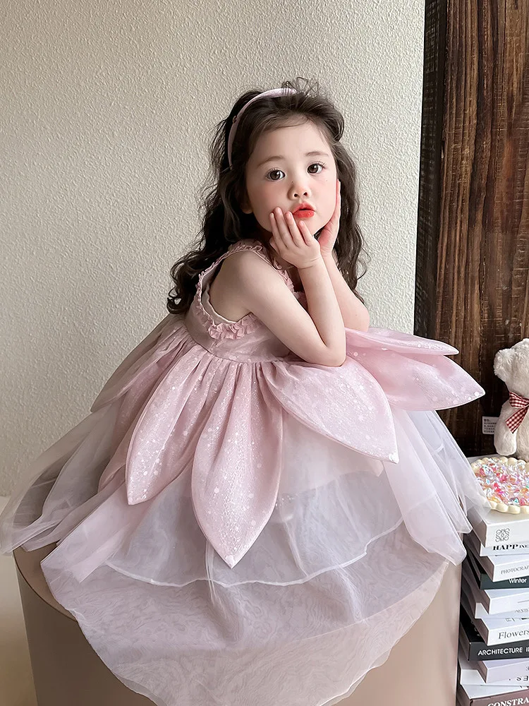 Vestido da menina das crianças vestido de princesa verão novo vestido de pétala vestido halter 2025 malha temperamento saia