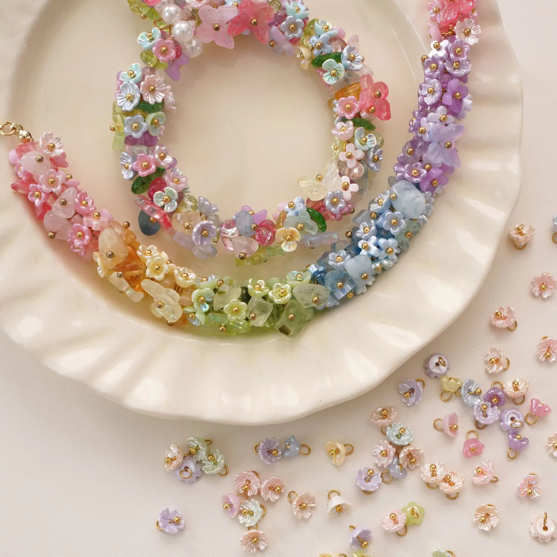 20pcs Resin Flower Pendant Beads Multi Color Gradient Mini Jewelry Accessory Handmade DIY Bracelet