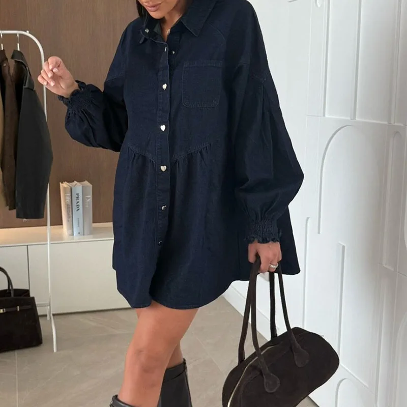 เดรสยีนส์ทรงหลวม ปกเสื้อแบบปกเชิ้ต ดีไซน์เรียบหรู แฟชั่นผู้หญิง กระดุมติด สีพื้น เดรสสั้นลำลอง แขนทรงกลีบดอกไม้ มีกระเป๋า รุ่นปี 2025