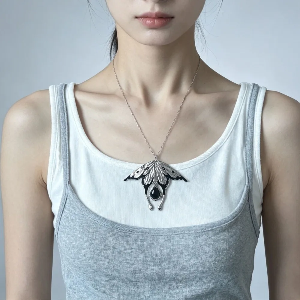 Gothic Moth Pendant Necklace Winged Moth Geometric Choker Necklaces Dark Aesthetic Metal Clavicle Chain