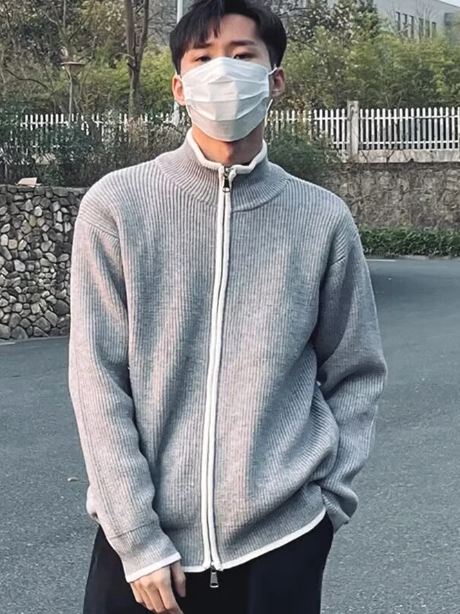 

Корейский вязаный кардиган в стиле пэчворк с двойной молнией, воротником-стойкой и длинными рукавами для мужчин, в стиле Old Money, рабочая одежда