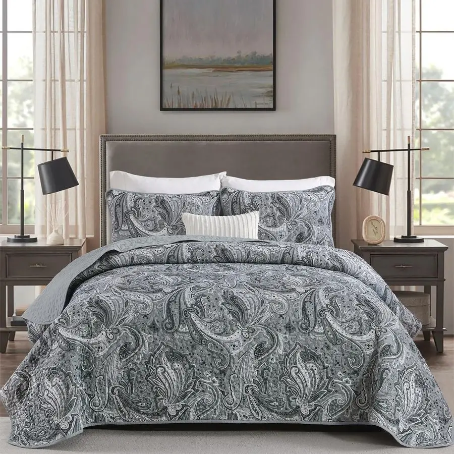 

Комплект покрывал с узором пейсли, размер King Size, в стиле бохо, 3 предмета, из мягкой легкой микрофибры, винтажный темно-серый цвет, с цветочным узором пейсли.