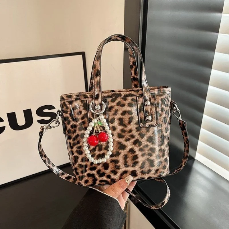 

Elegant Leather Crossbody Bag With Solid Color And Simple Vintage Design For Women High-End Fashionable