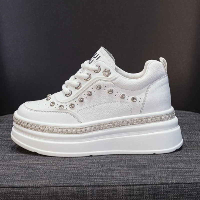 

Женские повседневные блестящие кроссовки из натуральной кожи 7 см на платформе, на танкетке, вулканизированная осенне-весенняя женская обувь на скрытом каблуке 32-40