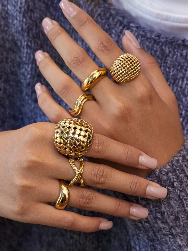 

Exaggerated Ball aped Titanium Steel Ring Faionable Luxury Women's Jewelry High-End Sensation Sli Accory