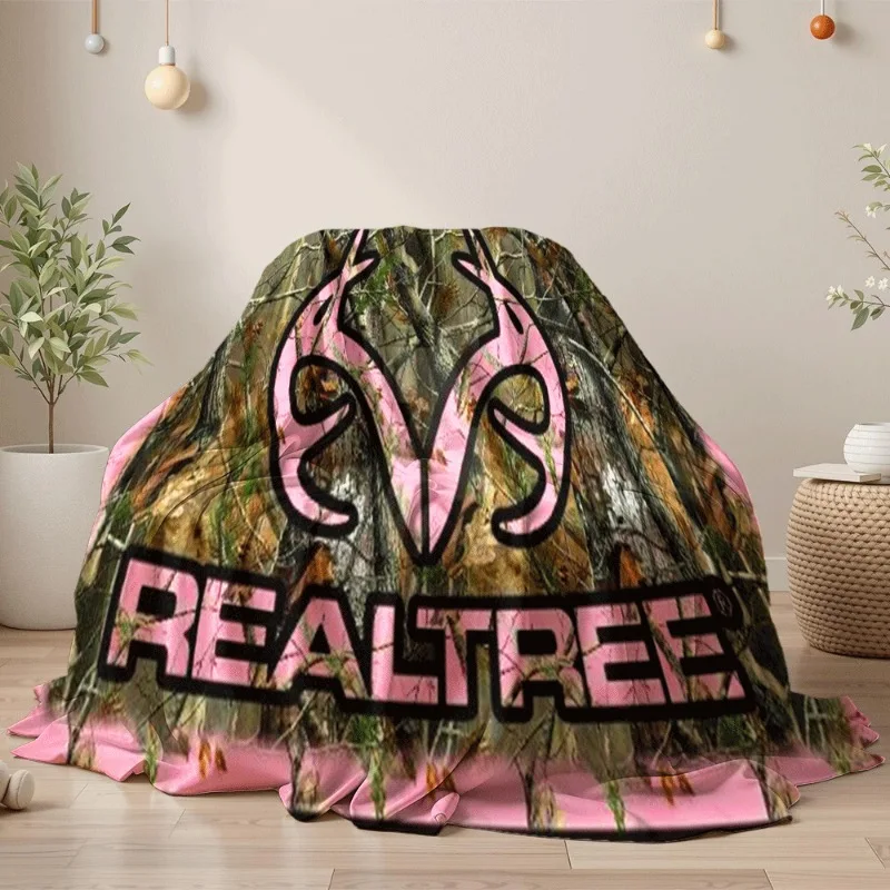 RealTree Camo-Jagddecke – Ganzjahres-Tagesdecke/Überwurf aus weichem Flanell – rosa und braunes Tarnmuster mit RealTree-Logo