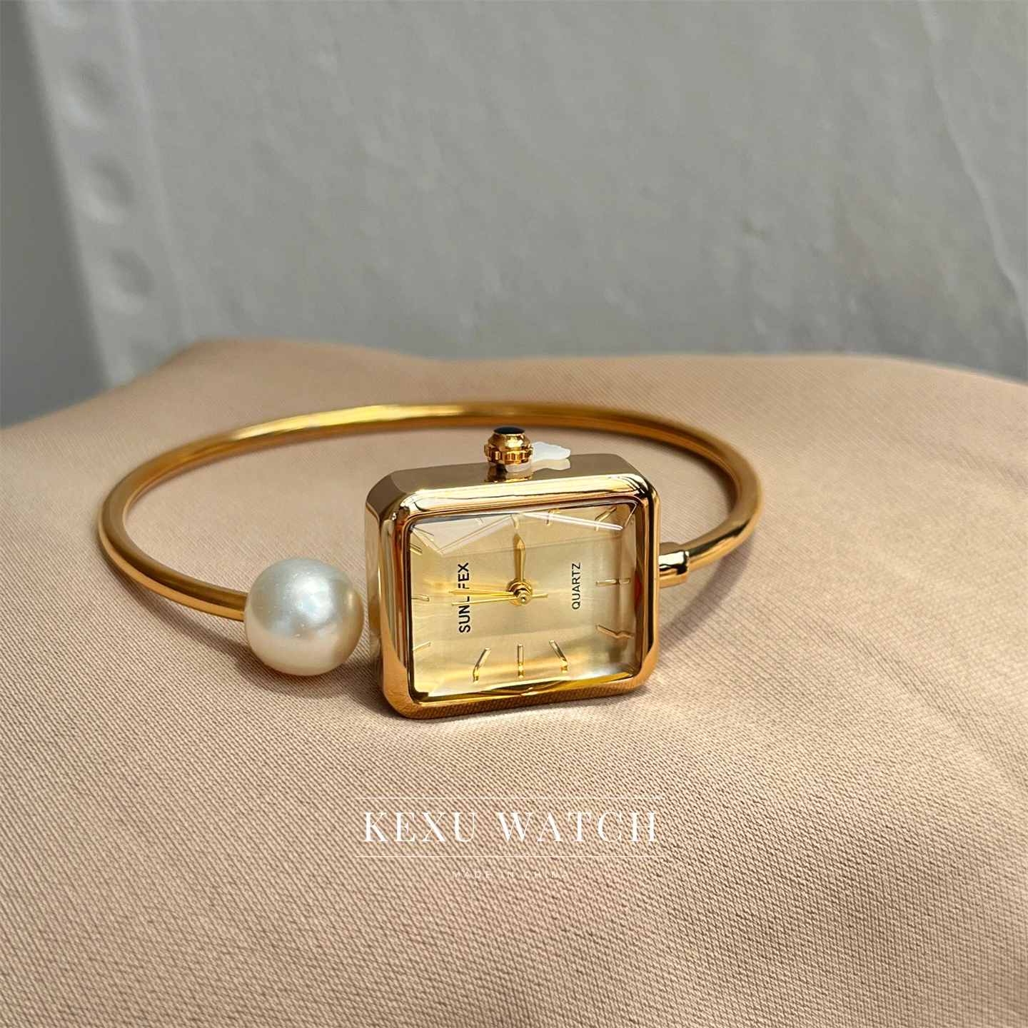 

SUNLIFEX Watch for Women, Elegant Gold/Black/White Dial Women's Watches, Dainty Pearl Accent Bangle Ladies Watches Wholesale