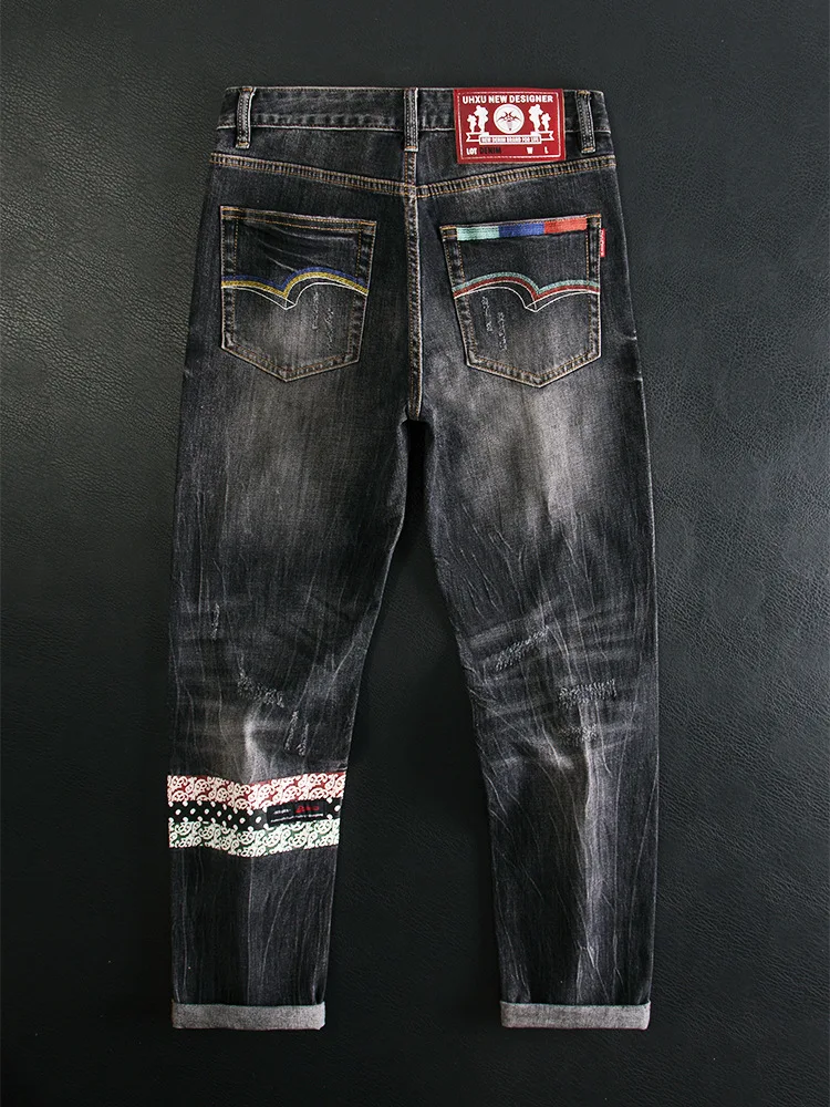 Vaqueros retro americanos de moda para hombre, pantalones de pierna recta pequeños elásticos desgastados con estampado bordado en negro y gris, estilo otoño