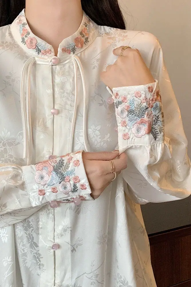 

New Chinese Style Stand Up Collar Shirt for Women's Spring Design Embroidered Flower Shirt Loose Long Sleeved Top