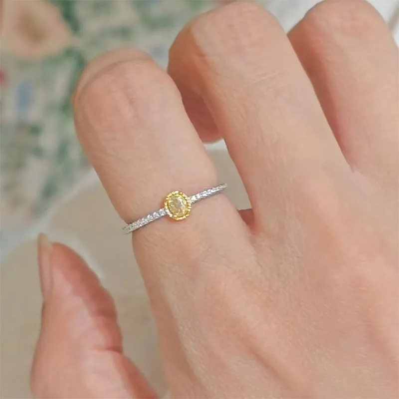 Classic micro diamond oval ring with exquisite yellow crystal design small and elegant texture rings for women party jewelry