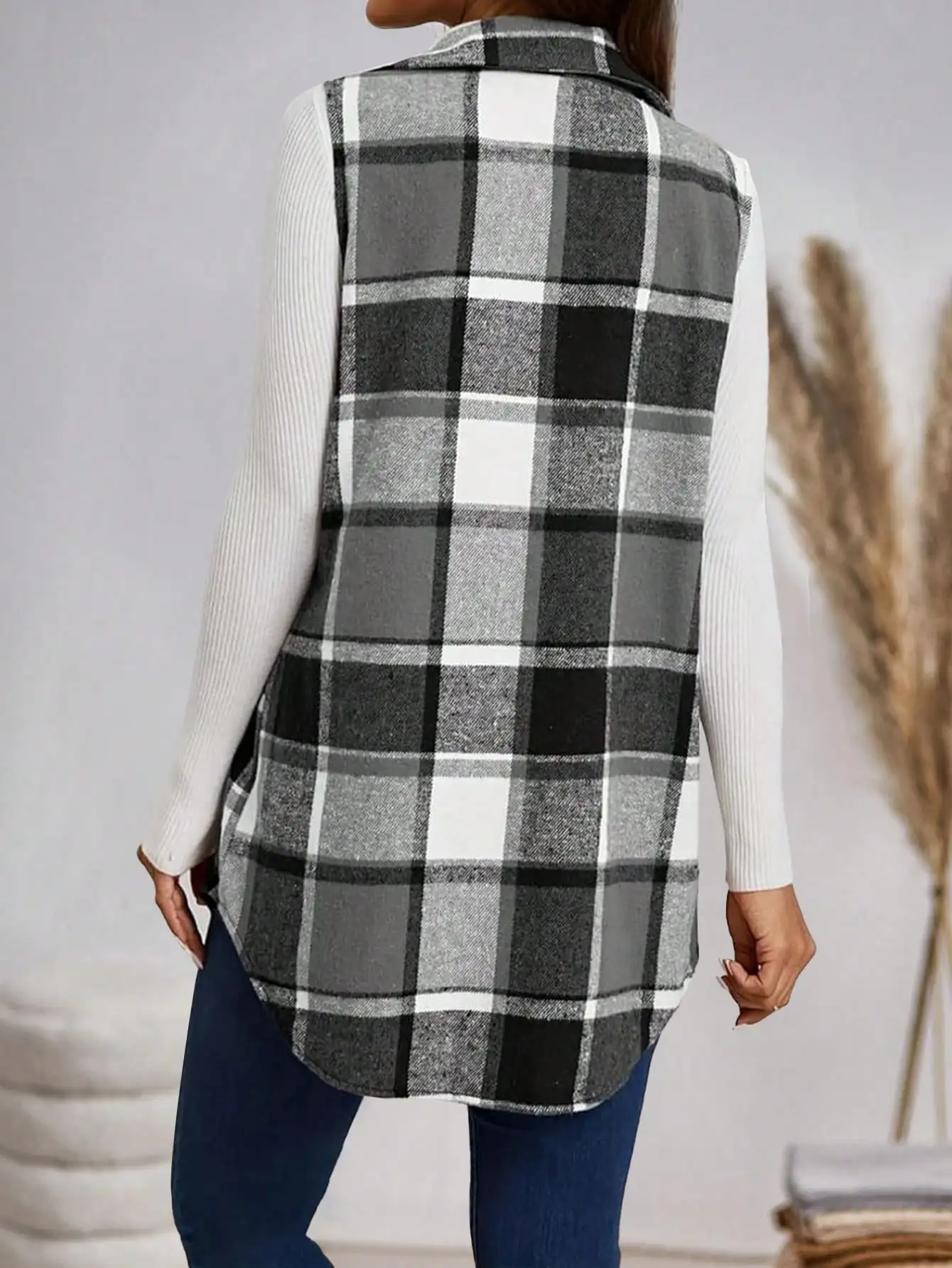 Women Plaid Sleeveless Vest Lapel Collar Button Down Chest Pockets Loose Mid Length 100% Polyester Knit Casual Waistcoat Jacket
