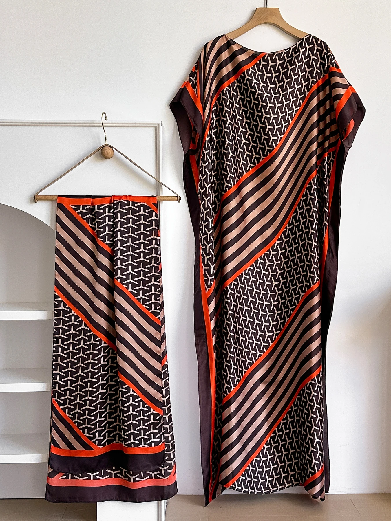 Satin Geometric Stripe Print Abaya With Hijab Scarf, Loose Maxi Kaftan Dress For African Muslim Women Summer Beach Wear