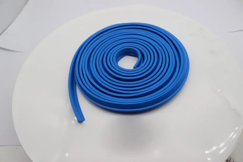 

Good for Hyundai R200 210 215-5-7 Rubber Excavator Slewing bearing seal strips, swing bearing sealing tape