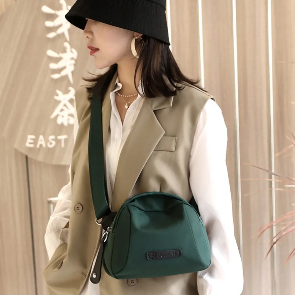 

Cool Korean Style Nylon Shoulder Bag Large Capacity Solid Color Shell Crossbody Bag Casual Minimalist Fancy Pack Sport