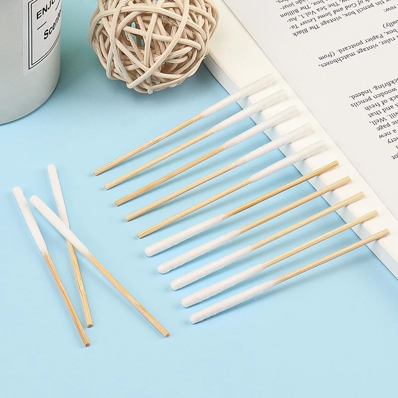 30 個使い捨てまつげエクステンションクリーンメイクブラシ木製マイクロバッド綿棒糸くずの出ないまつげエクステンション接着剤除去ツール