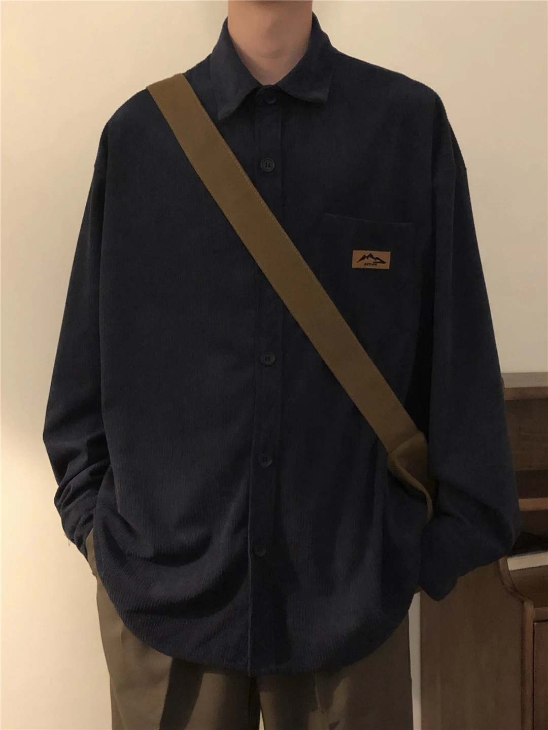 

Autumn New Sle Men's Long Sve Corduroy irt Loose Bf Wind Casual Coat Trendy Flat Collar Pure Color Iron Free Treaent