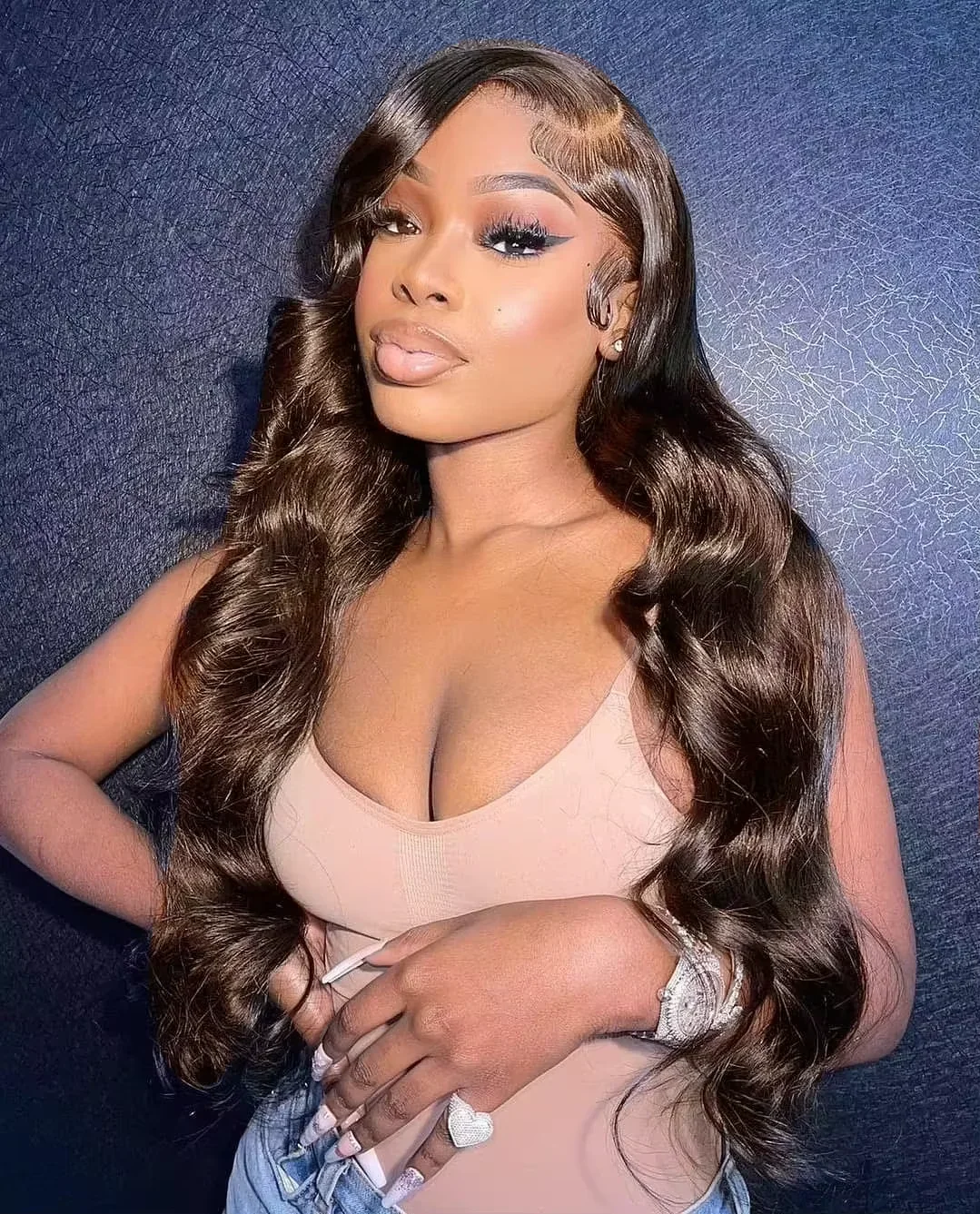 Kleberlose 7X5 Lace-Perücke, vorgeschnitten, 220 Dichte, schokoladenbraun, Body Wave, 100% Echthaar, wellig, nass und gewellt, brasilianisches Echthaar mit 13X6 HD Lace Frontal, vorgezupft. – Detail 8
