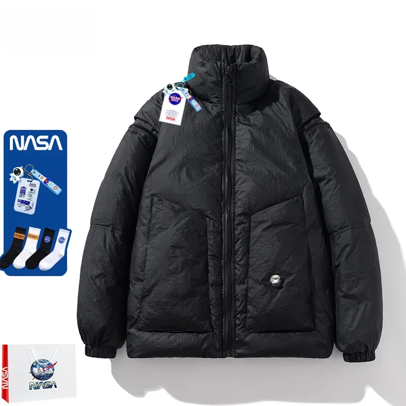 

Утепленная белая пуховая куртка с отстегивающимися рукавами и воротником-стойкой. Новая осенне-зимняя коллекция. Модный бренд для молодежи.